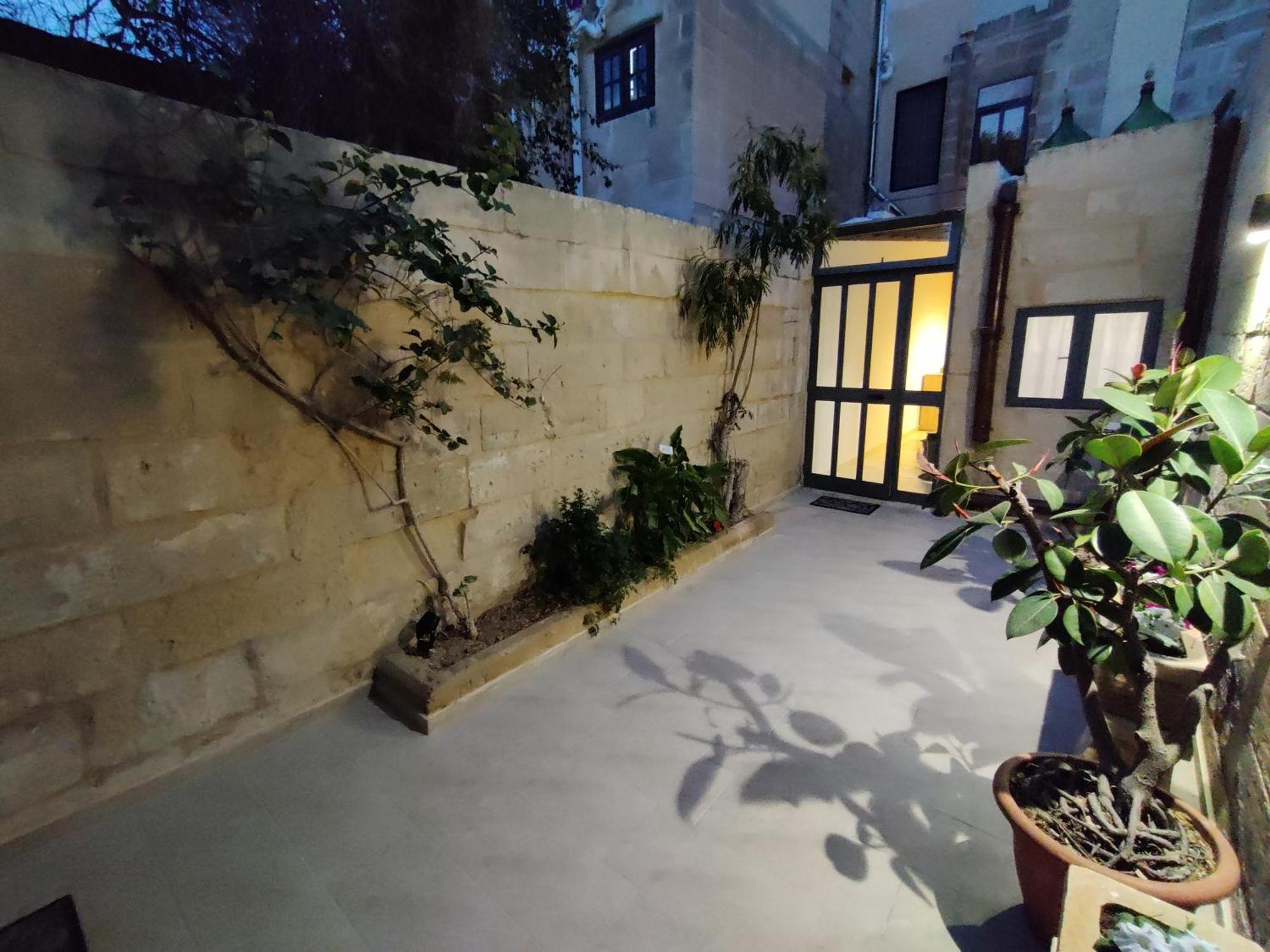 Peaceful Traditional Maltese Townhouse Luqa Exterior photo